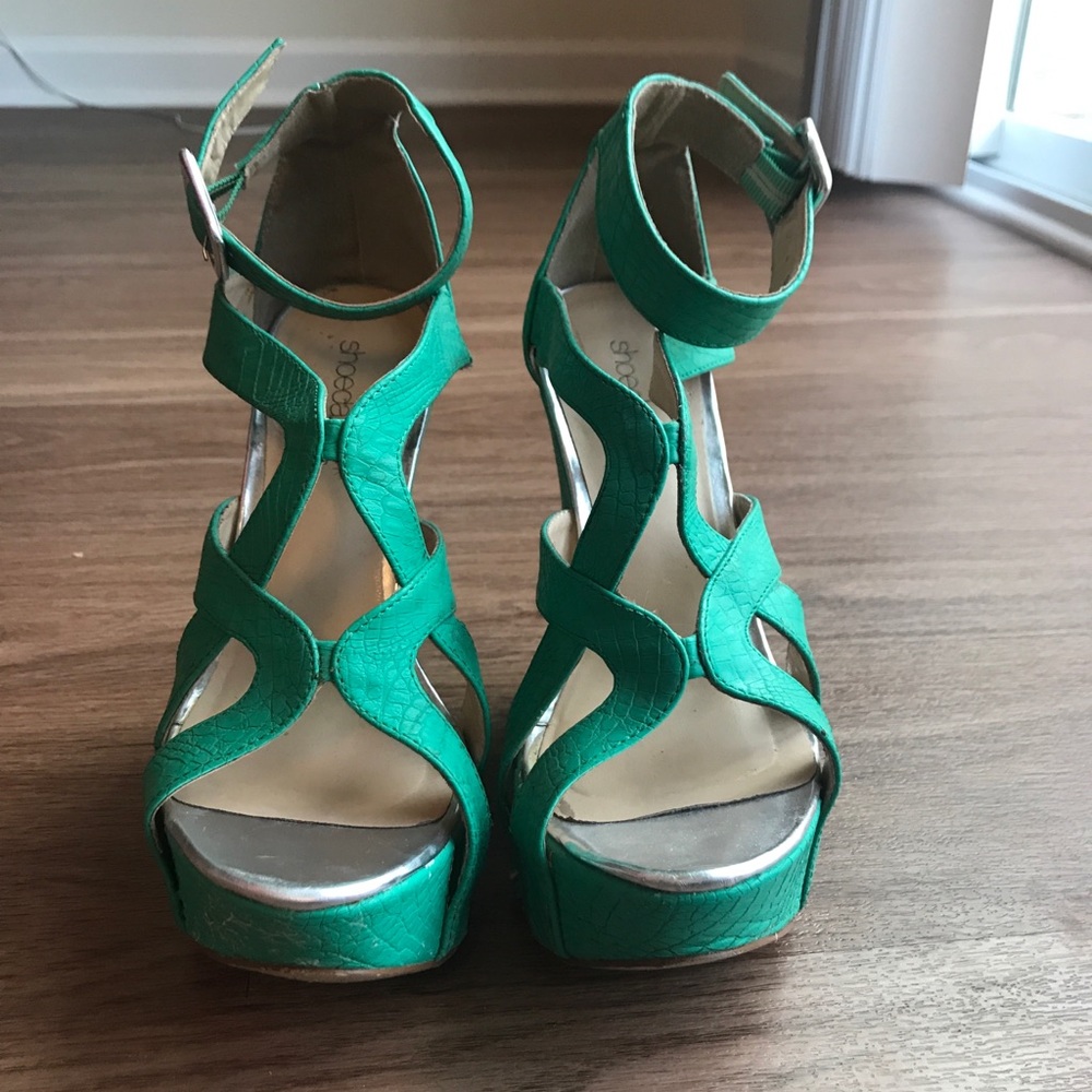 Shoedazzle wedges